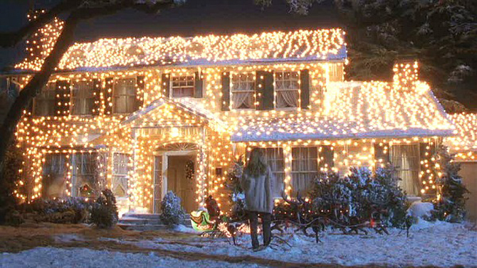 Griswold-house-Christmas-Vacation-movie-in-lights