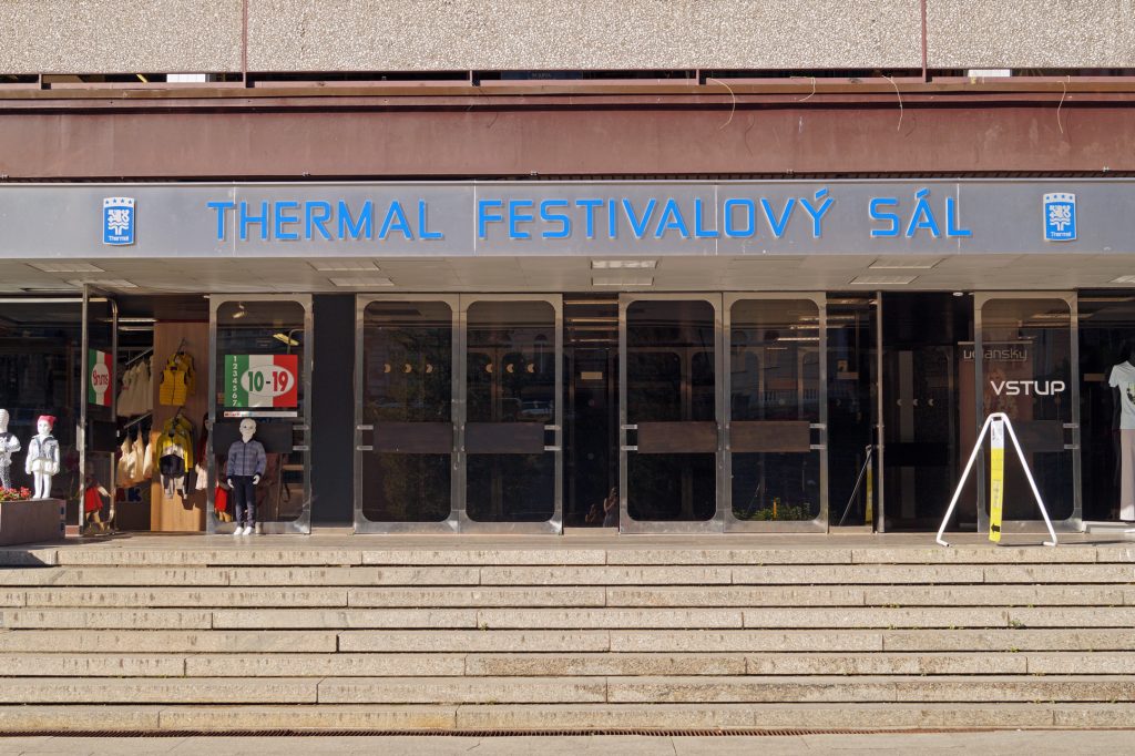 Karlowe Wary – czeska stolica kina. Filmowe miejsca i turystyczne perełki miasta