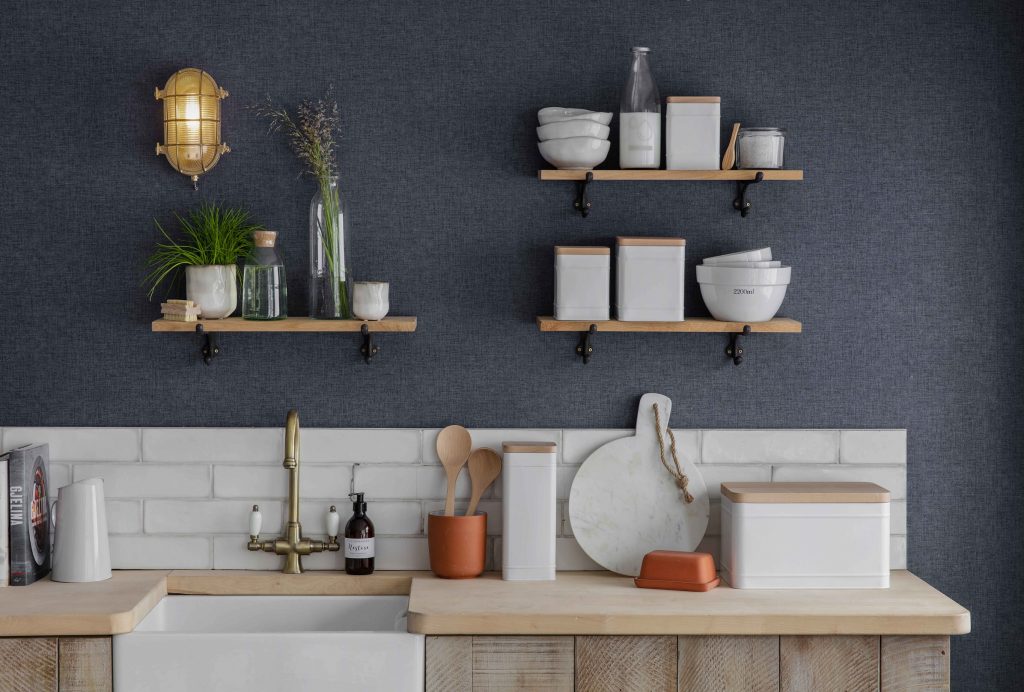 Modne kolory ścian. Trendy kolorystyczne do kuchni, salonu i nie tylko