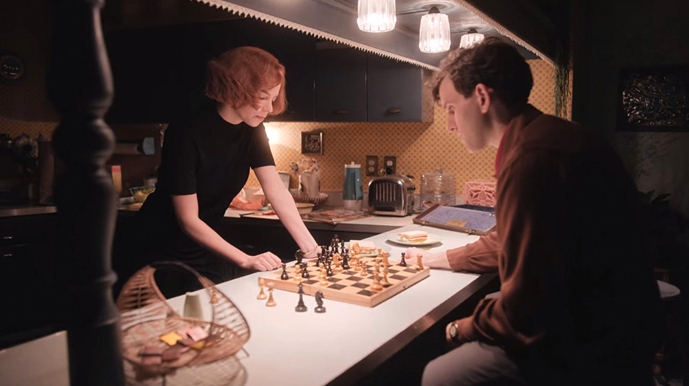 "Gambit królowej": Styl lat 60. dla mistrzyni szachowej