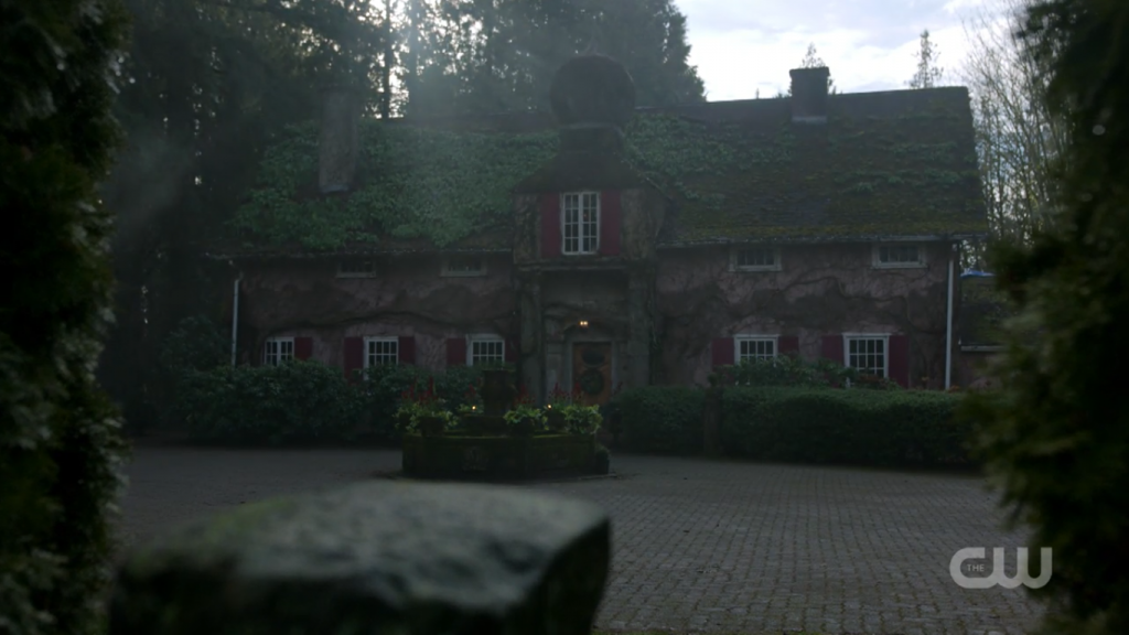 Ten dom pojawił się wielu filmachTen dom pojawił się wielu filmach, w tym "Wiek Adaline". Poznaj Foxglove Cottage, w tym "Wiek Adaline". Poznaj Foxglove Cottage