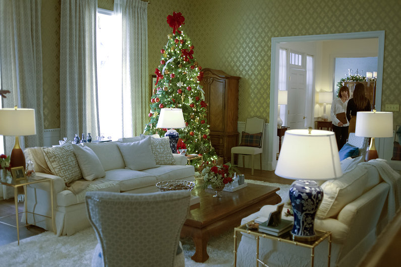 Tradycyjny dom w bożonarodzeniowym wydaniu z filmu "Świąteczny szok"