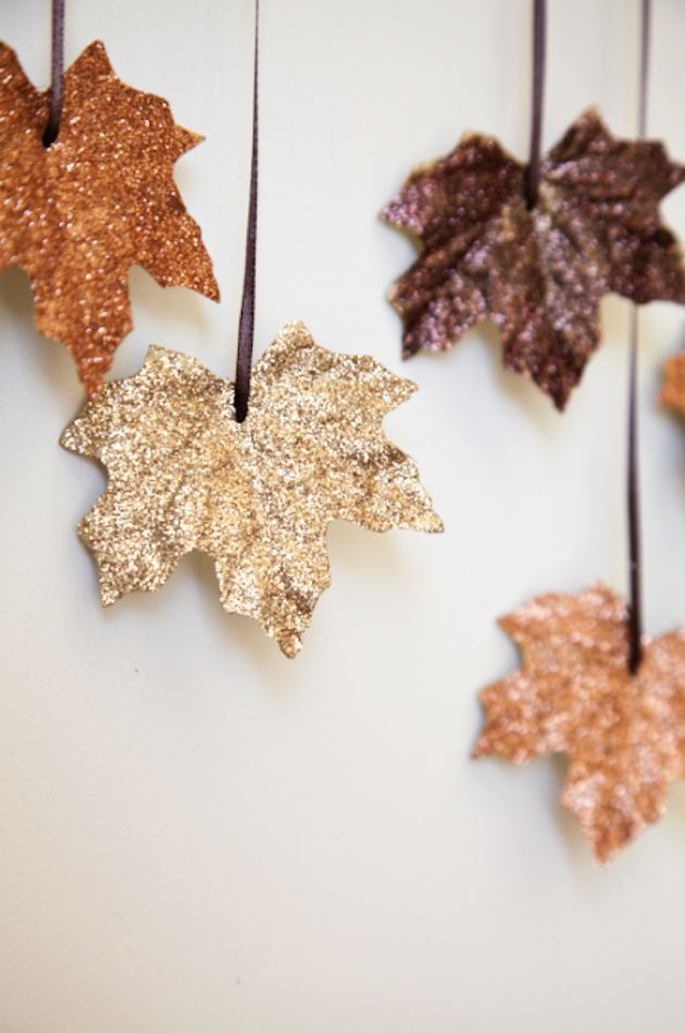 Jesienne dekoracje z liści - zawieszki z liści